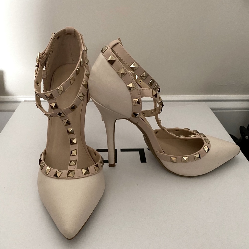 Studded Leather Pumps